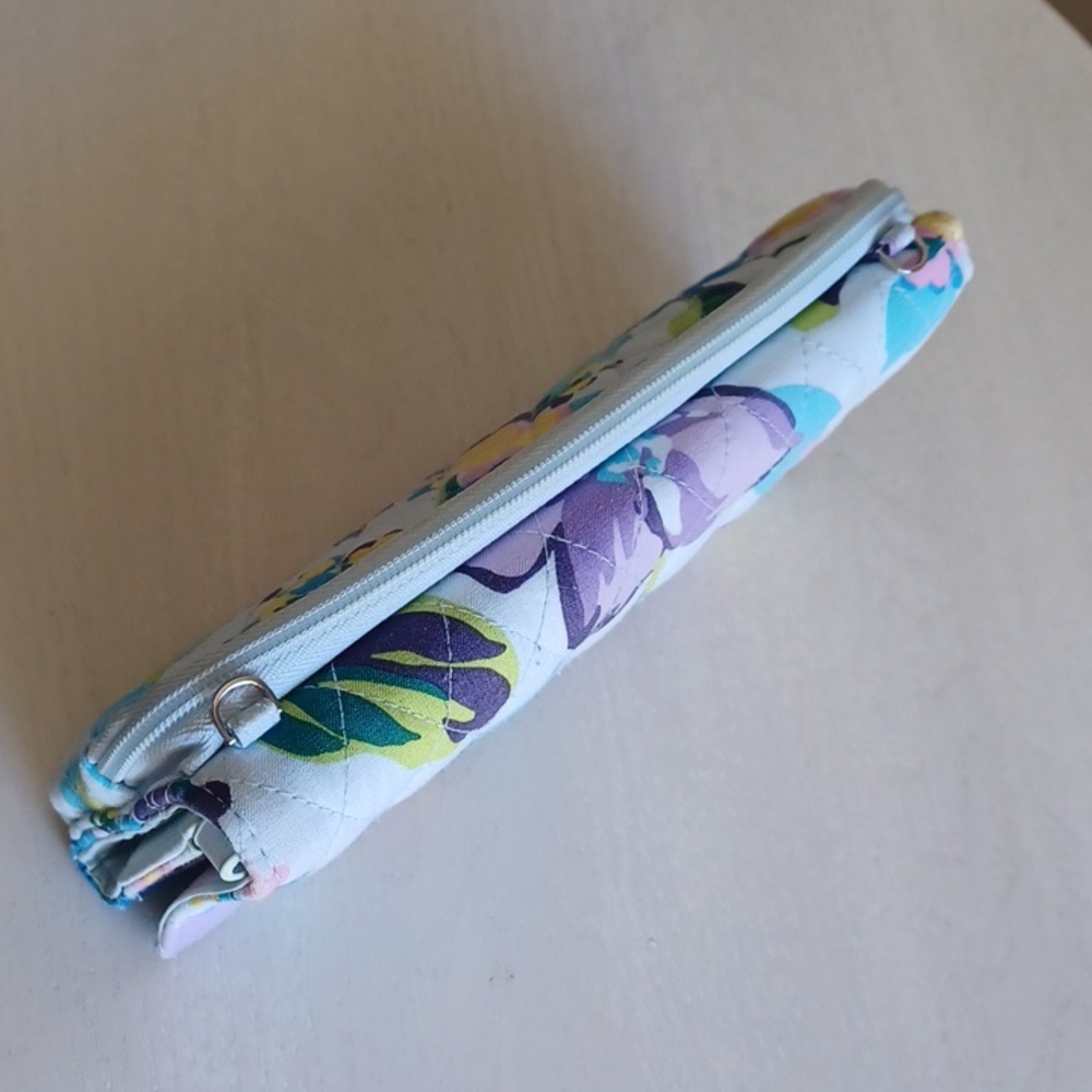 Vera Bradley RFID Wallet In The Marion Floral Pattern - Picture 7 of 17